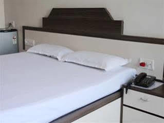 Hotel Madhuban Mahābaleshwar Buitenkant foto